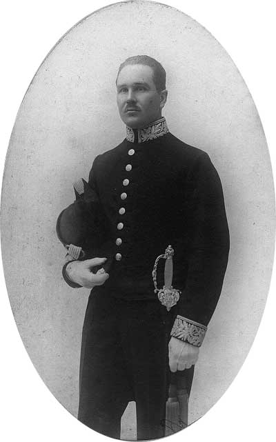 Eugeen in uniform als politiecommissaris