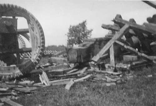 de afgebroken windmolen in 1942