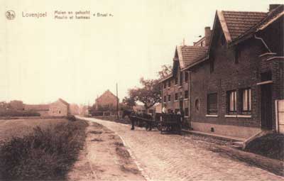 Woonhuis en molengebouwen in Lovenjoel in 1947