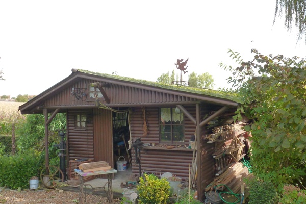 Het tuinhuisje met de lang verloren engel